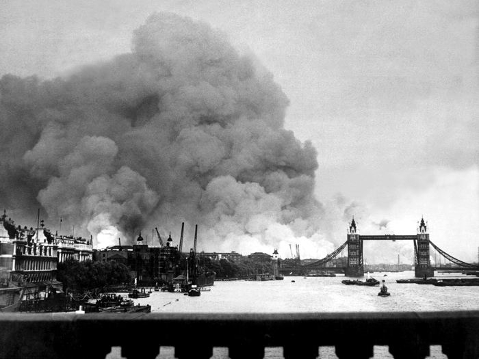 V4169 London Bombing Fire WWII World War WW2 Retro BW Decor WALL POSTER PRINT UK - Picture 8 of 13